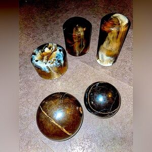 Stone/crystal/polished bone decor pieces